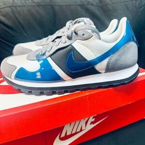 Nike W Nike V-Love O.X. Red and Black Box Label